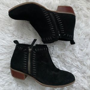 Women’s Black Zippered Booties
